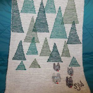 Hand-woven forest/Husky decor